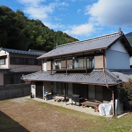 四国旅行のhub拠点 古民家ゲストハウス Heso Camp Miyoshi  Zewnętrze zdjęcie