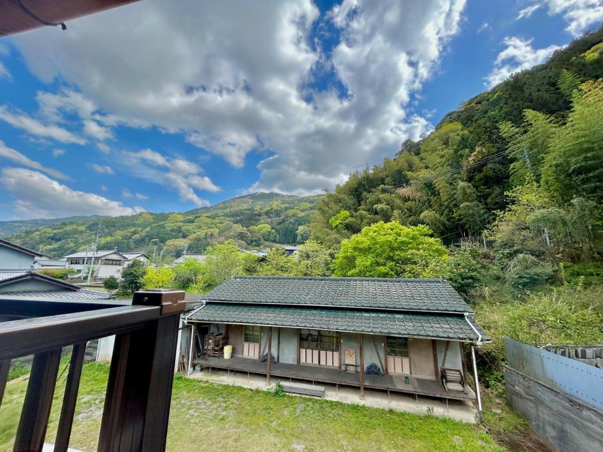 四国旅行のhub拠点 古民家ゲストハウス Heso Camp Miyoshi  Zewnętrze zdjęcie