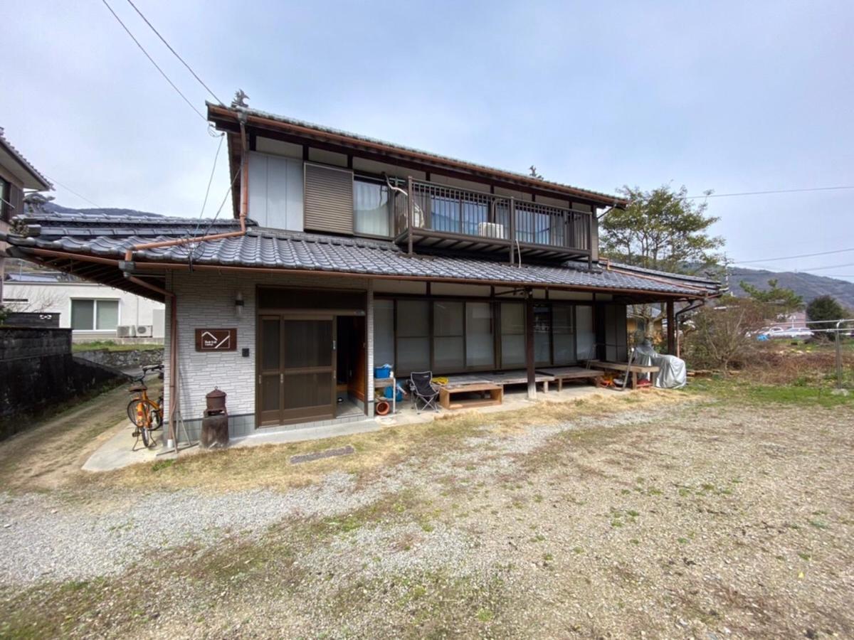 四国旅行のhub拠点 古民家ゲストハウス Heso Camp Miyoshi  Zewnętrze zdjęcie